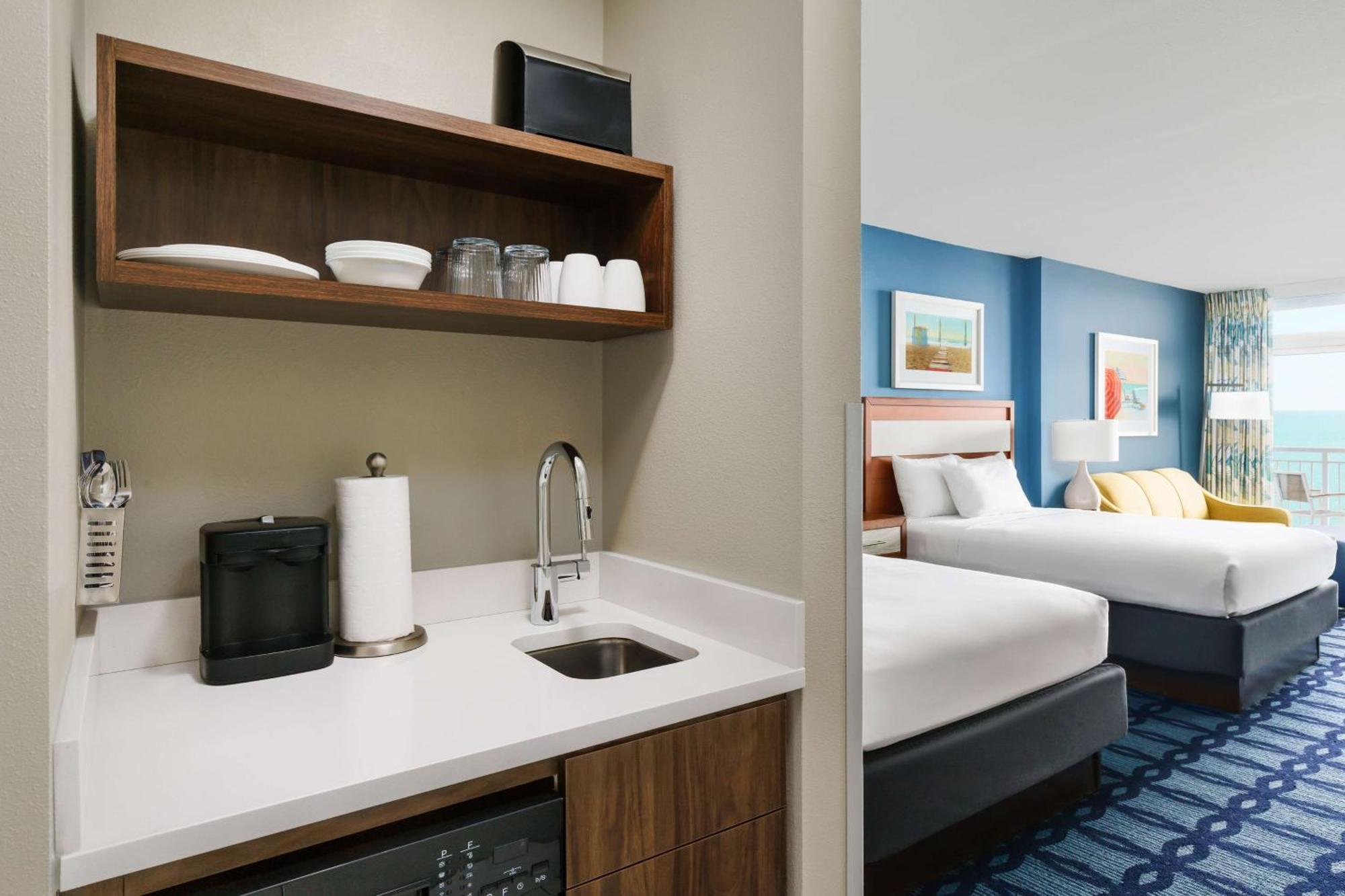 Queen Room with Two Queen Beds and Ocean View - Non-Smoking